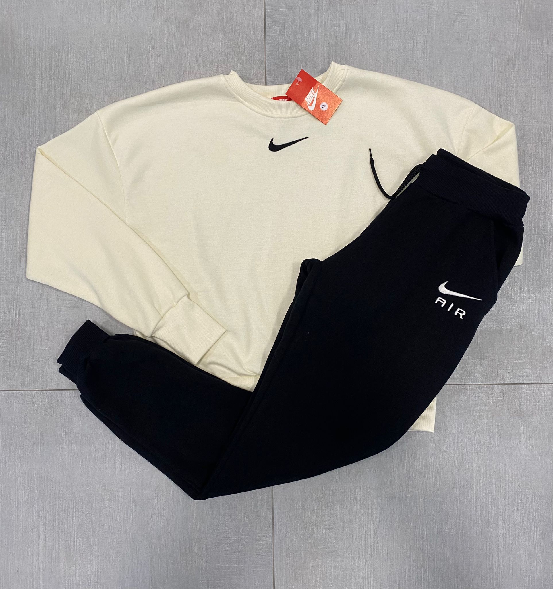 Conjunto Mujer NK  "Cream"