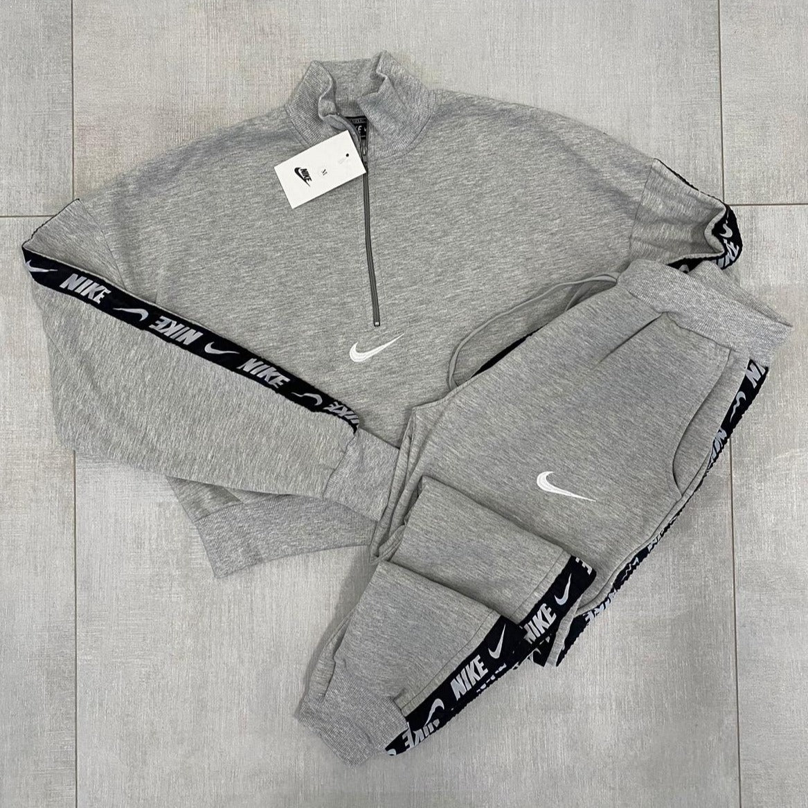 Conjunto NK Mujer B "Grey"