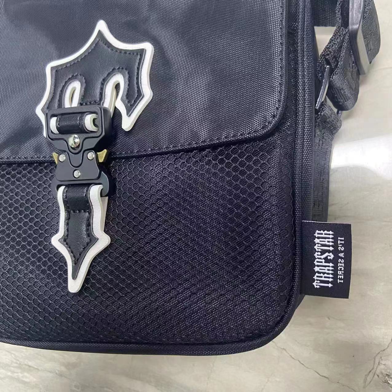 Riñonera TRPSTR "Black"