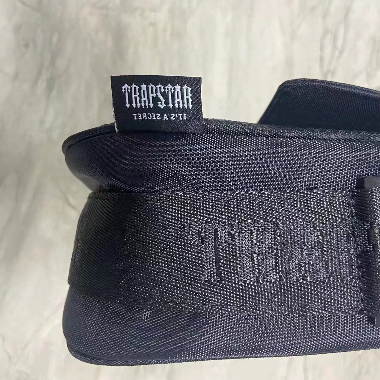 Riñonera TRPSTR "Black"